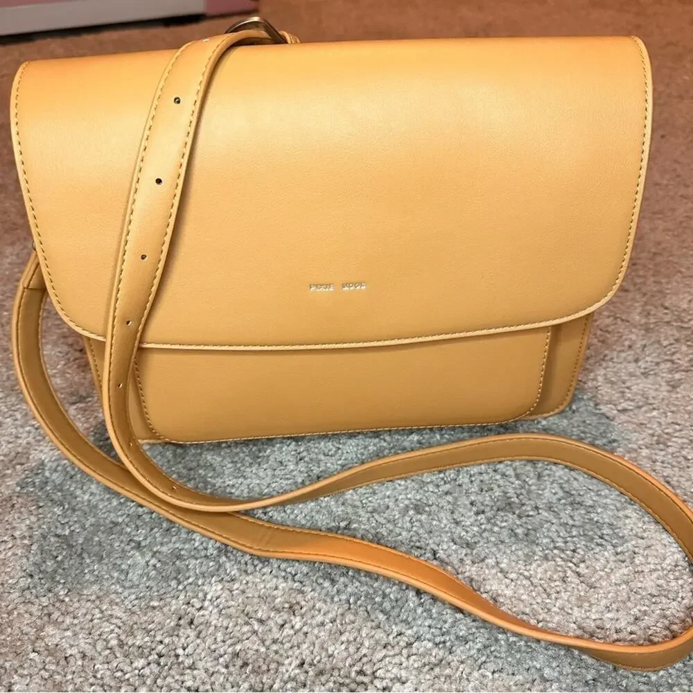 (NWOT) Pixie Mood - The Zoe Crossbody Vegan Leather Bag, Honey Zip Closure